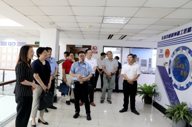 2020年7月14日，時任浙江省總工會黨組成員、副主席張衛(wèi)華一行蒞臨景興紙業(yè)調(diào)研推進(jìn)新時代產(chǎn)業(yè)工人隊伍建設(shè)改革工作