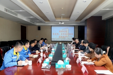 商務(wù)部駐杭特辦特派員劉福學(xué)攜浙江省商務(wù)廳黨組成員、總經(jīng)濟(jì)師朱軍一行蒞臨景興紙業(yè)考察調(diào)研