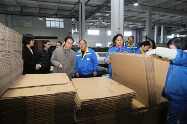 共富工坊助殘 自強(qiáng)模范勵(lì)志 | 浙江省殘疾人聯(lián)合會黨組成員、副理事長陳益?zhèn)ヒ恍姓{(diào)研平湖景包